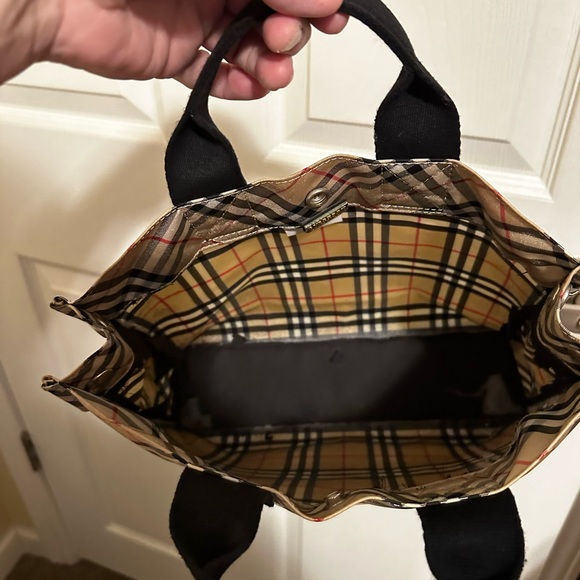 SMALL BURBERRY TOTE “👜 READ DESCRIPTION “ - Picture 8 of 15